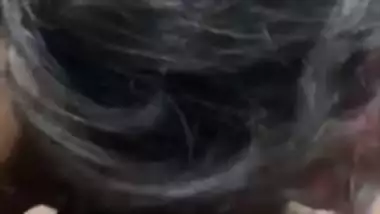 Naked girl shows her pussy in the Indian sex video – Part 1