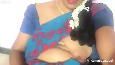 Tamil nude lady fingers her wet pussy