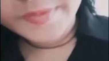 Beautiful girlfriend in maxi shows boobs viral video