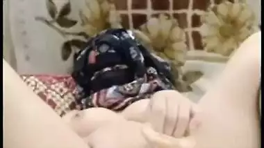 Awesome Pakistani XXX mom rides dildo with her moist Desi vagina