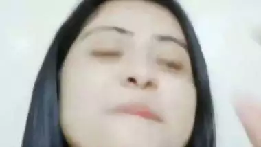 Gorgous maal naked chat on live video call with lover