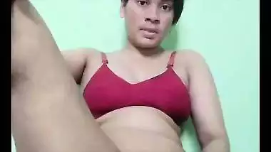 Desi lady’s masturbation MMS with a big brinjal