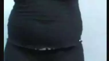 Desi bhabi show her big boobs