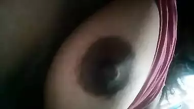 Desi slut thinks her XXX tits are too sexy not to be exposed worldwide