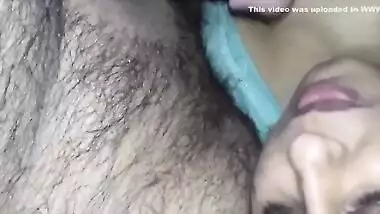 Pakistani Hottie Girl Sucking Lund Of Her Bf Clip