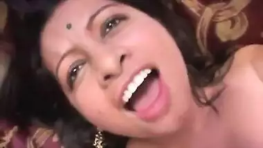 Indian bhabhi enjoying trio with her two paramours