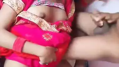 The girl in a saree gives an Indian blowjob and eats cum
