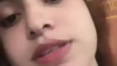 Khubsurat ladki ki pussy showing to boyfriend viral MMS