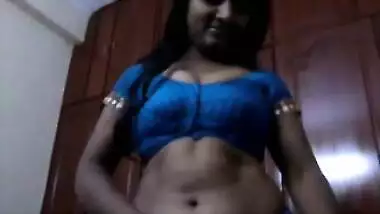 Andhra Aunty blowjob and saree strip