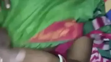 Fucking shaved pussy of Desi Bhabhi