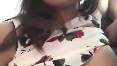 Sexy Punjabi Girl Shows Boobs