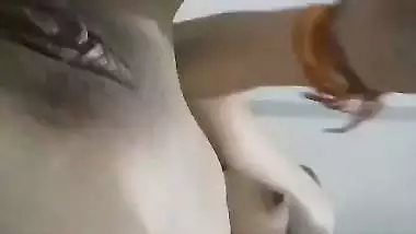 Sexy lady records her nude MMS while fingering