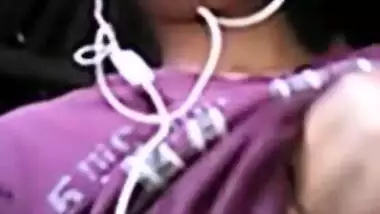 Big booby college girl displays her nude boobs