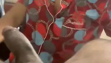 Mumbai girl gives an Indian blowjob to her roommate’s BF