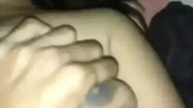 Guy tempts a chubby girl and fucks her in a Bangla sex video