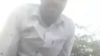 Bihari couple fucks in an open area in outdoor sex MMS