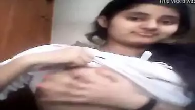 Sexy Punjabi Girl Exposing Boobs