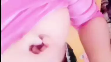 Solo nude show of big boobs girlfriend fingering