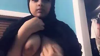 Paki with big boobs showing nude