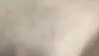 Guy fucks his 18-year-old GF’s pussy in Indian outdoor sex