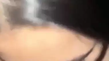 Delhi babe gives a sexy blowjob in Indian sex video