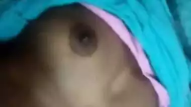 Milking Indian aunty while fucking