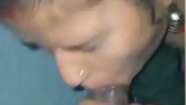 Lady sucks Indian big black dick in desi sex MMS