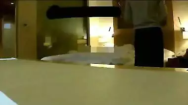Worker of hotel and naked Indian diva take part in unplanned porn clip