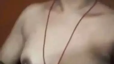 Bhabhi saying love you and showing nude body