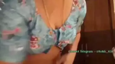 Tamil aunty Sivani in saree does nude live cam for money