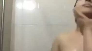 Sl girl brthroom fun