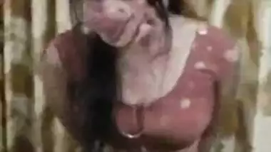 Please say who is she or which movie ??? super hot desi for handjob