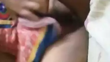 Bengali hairy pussy show by a bubbly beauty