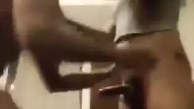 Indian shemale gets a desi blowjob from a macho guy