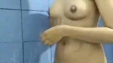 Delhi college girl – Anaya nude bathing solo X