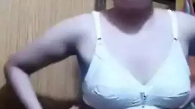 Karachi bhabhi nude stripping solo