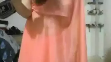 Desi babe aaliah on cam in saree without blouse shows boob pussy and ass