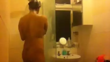 Hot Uk Nri Babe Shower-2