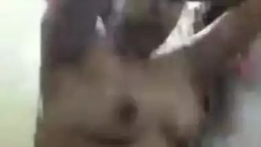 Pretty Desi chick with natural XXX boobs seductively washes herself