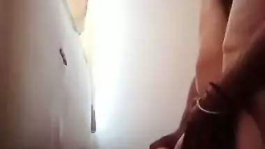 Man bangs his chubby Bhabhi’s chut in Hindi xxx MMS