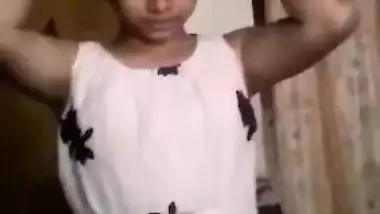 Indian girl films XXX video to know guys' opinion about her tits