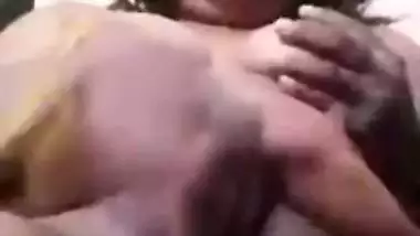 South Indian milf boobs squeezing and black pussy show