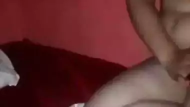 Shy prostitute bhabhi trying to hide face naked MMS