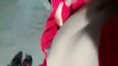 Sexy Desi XXX woman shows her boobs to her neighbour MMS