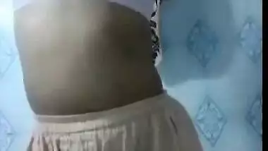 Sexy Muslim Bhabi showing her naked sss