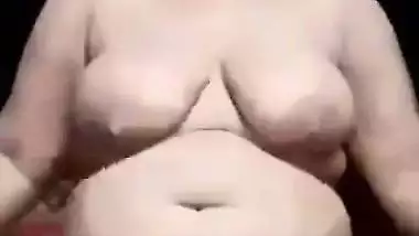 Big ass desi nude milf enjoys exposing her body