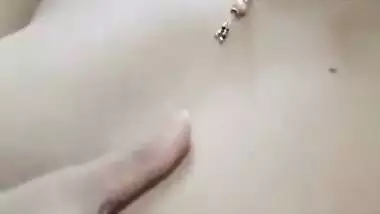 Desi nude Chennai lady presses her naked boobs