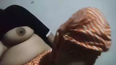 Bengali girl rubbing pussy in horny mood viral MMS