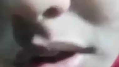 Hijab girl opens bra and round boobs show on cam