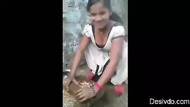 Desi village girl show her big boobs